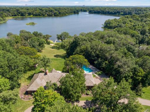 1382 Hunter Drive, Wayzata, MN 55391