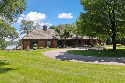1382 Hunter Drive, Wayzata, MN 55391