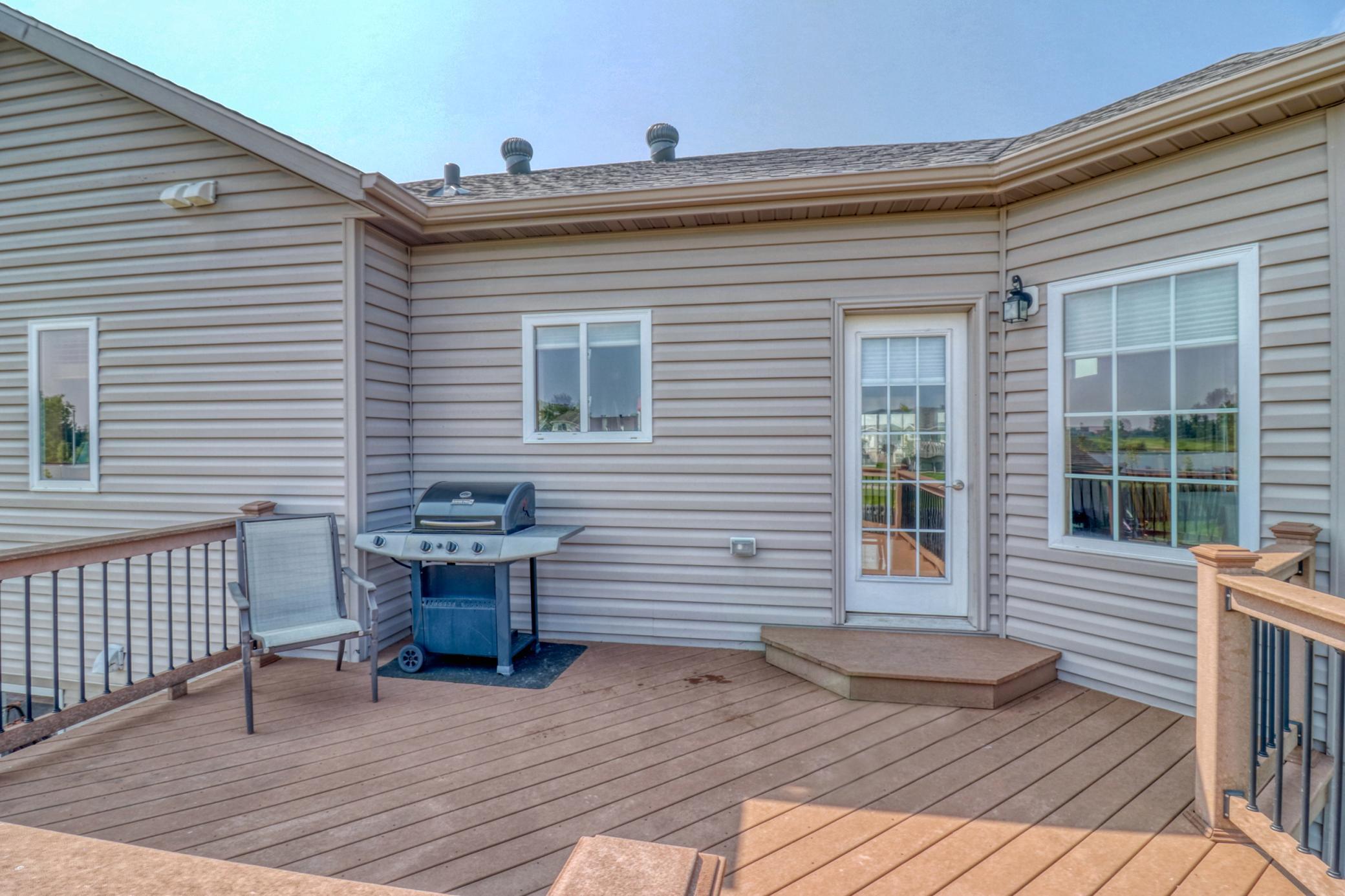 Backyard_deck1_2.jpg