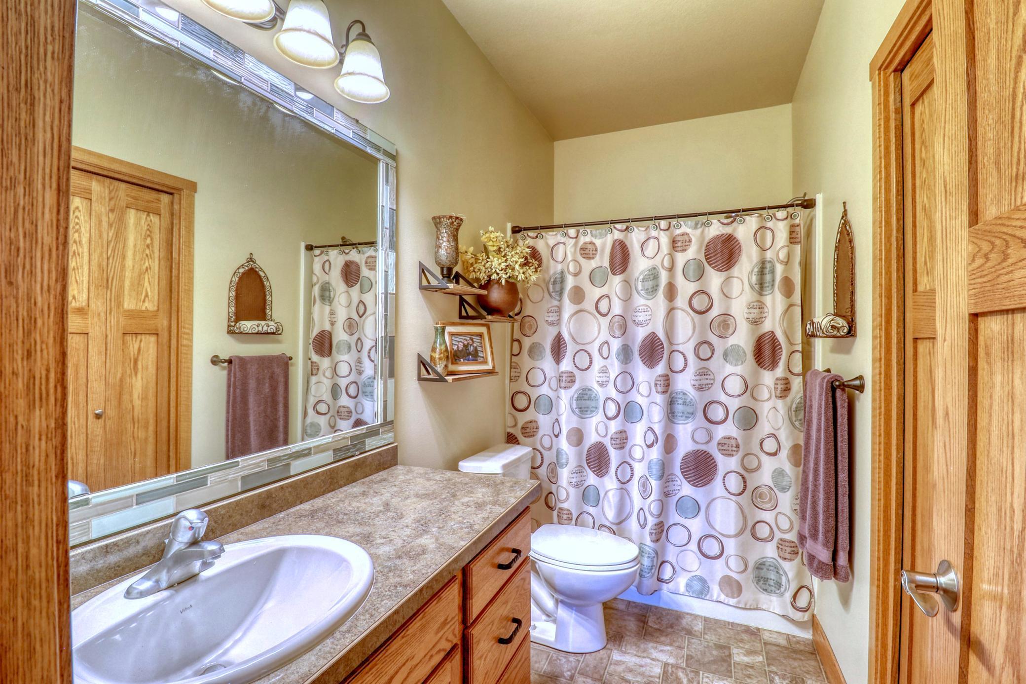 Basement Bathroom1_1.jpg