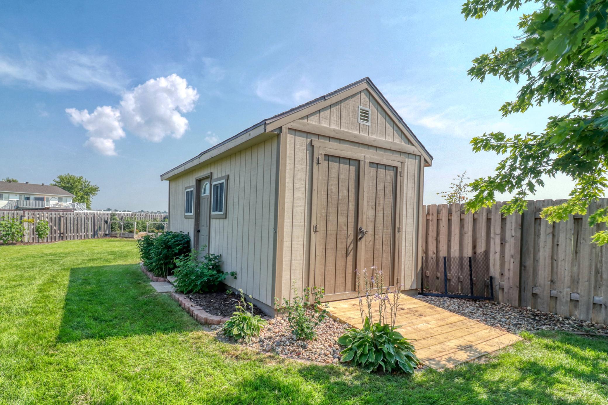 Backyard_shed.jpg
