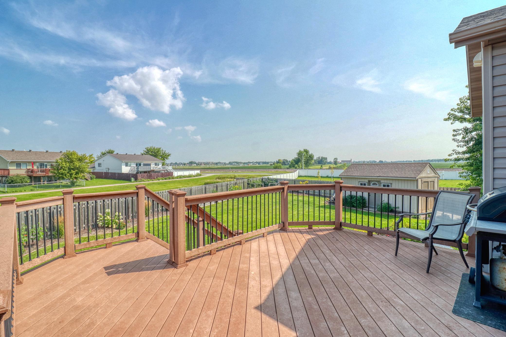 Backyard_deck1_1.jpg