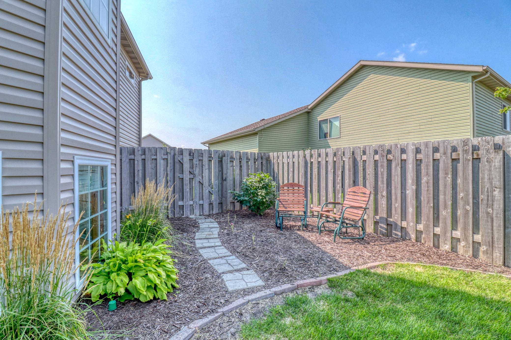 Backyard1_4.jpg