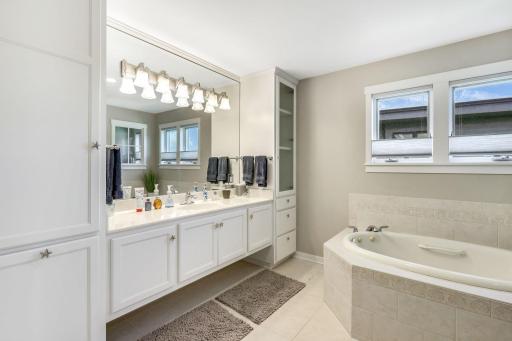 27-web-or-mls-15358 Breezy Point Road Se, Prior Lake-1042.jpg