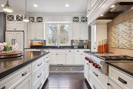 20750 Parkview Lane, Excelsior, MN 55331