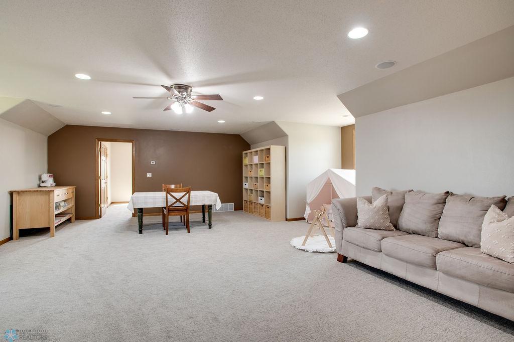 Huge multipurpose flex room