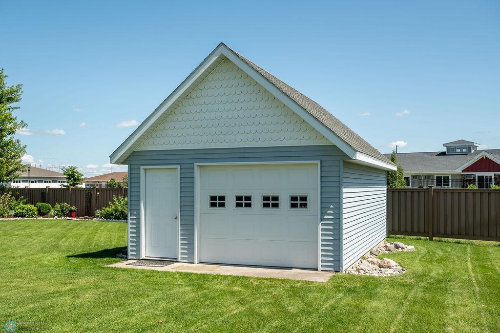 Shed the size of an oversized 1 stall garage!