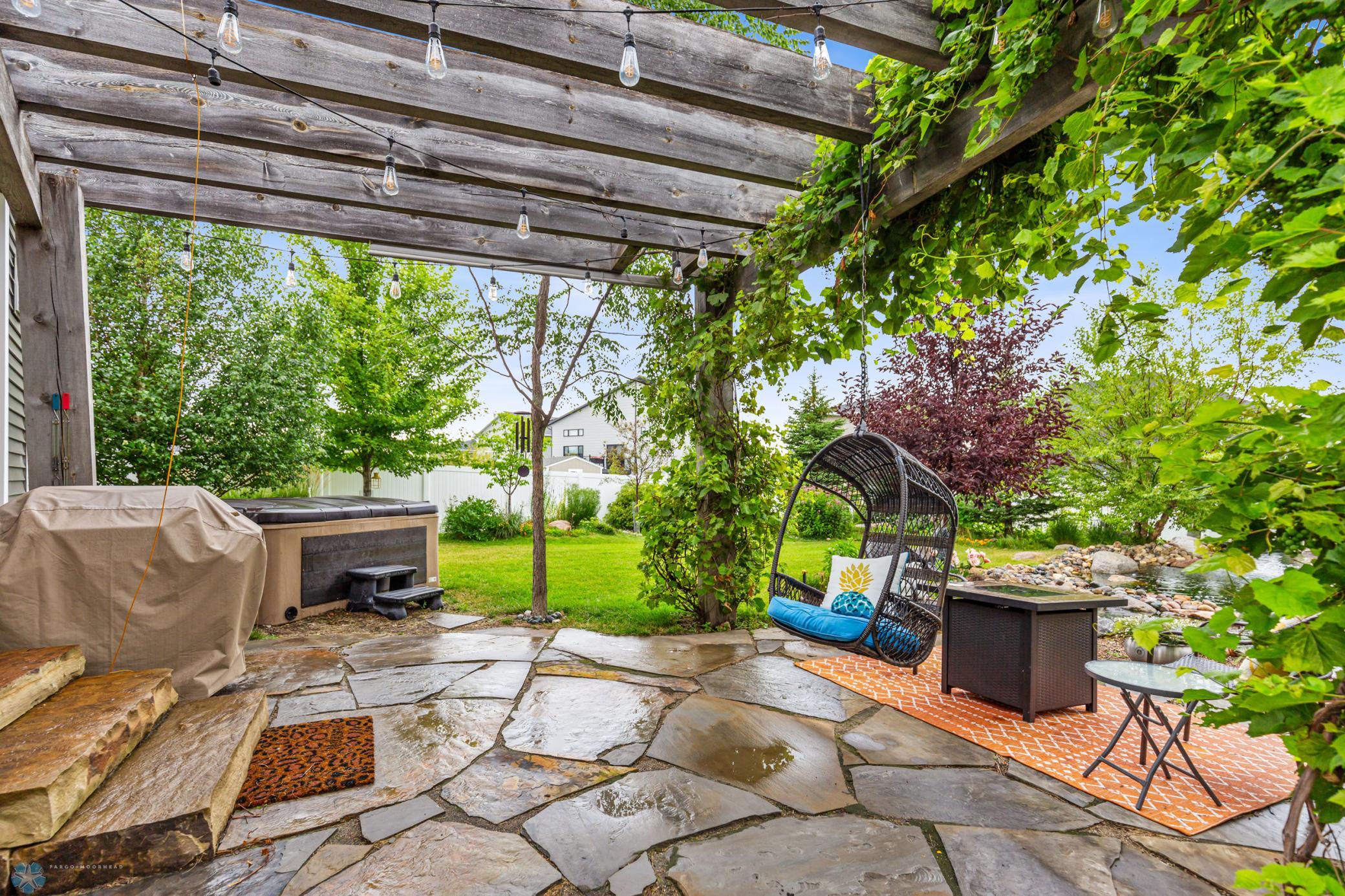 Patio w/ Pergola