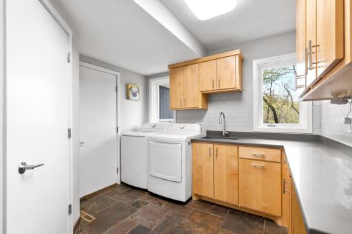 550 Hillside Drive, Wayzata, MN 55391