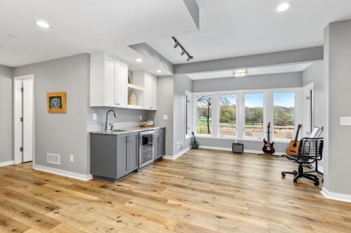 550 Hillside Drive, Wayzata, MN 55391