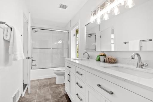 550 Hillside Drive, Wayzata, MN 55391