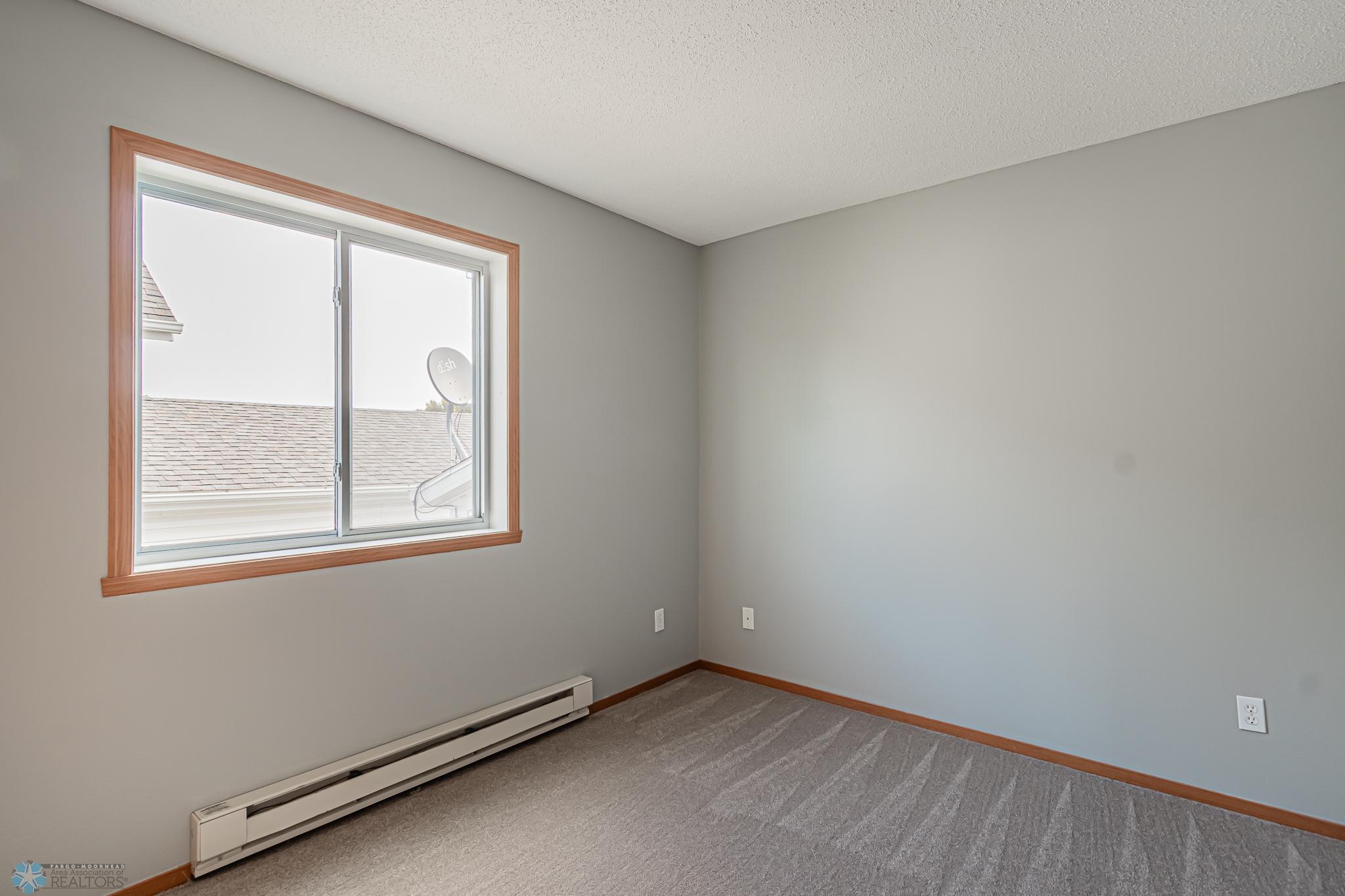 2032 57th Ave S, Fargo, ND-15.jpg