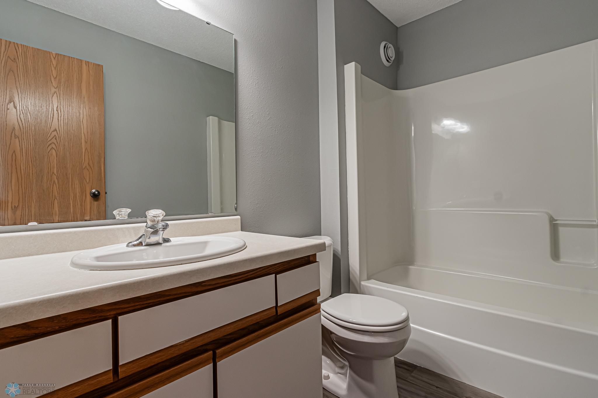2032 57th Ave S, Fargo, ND-13.jpg