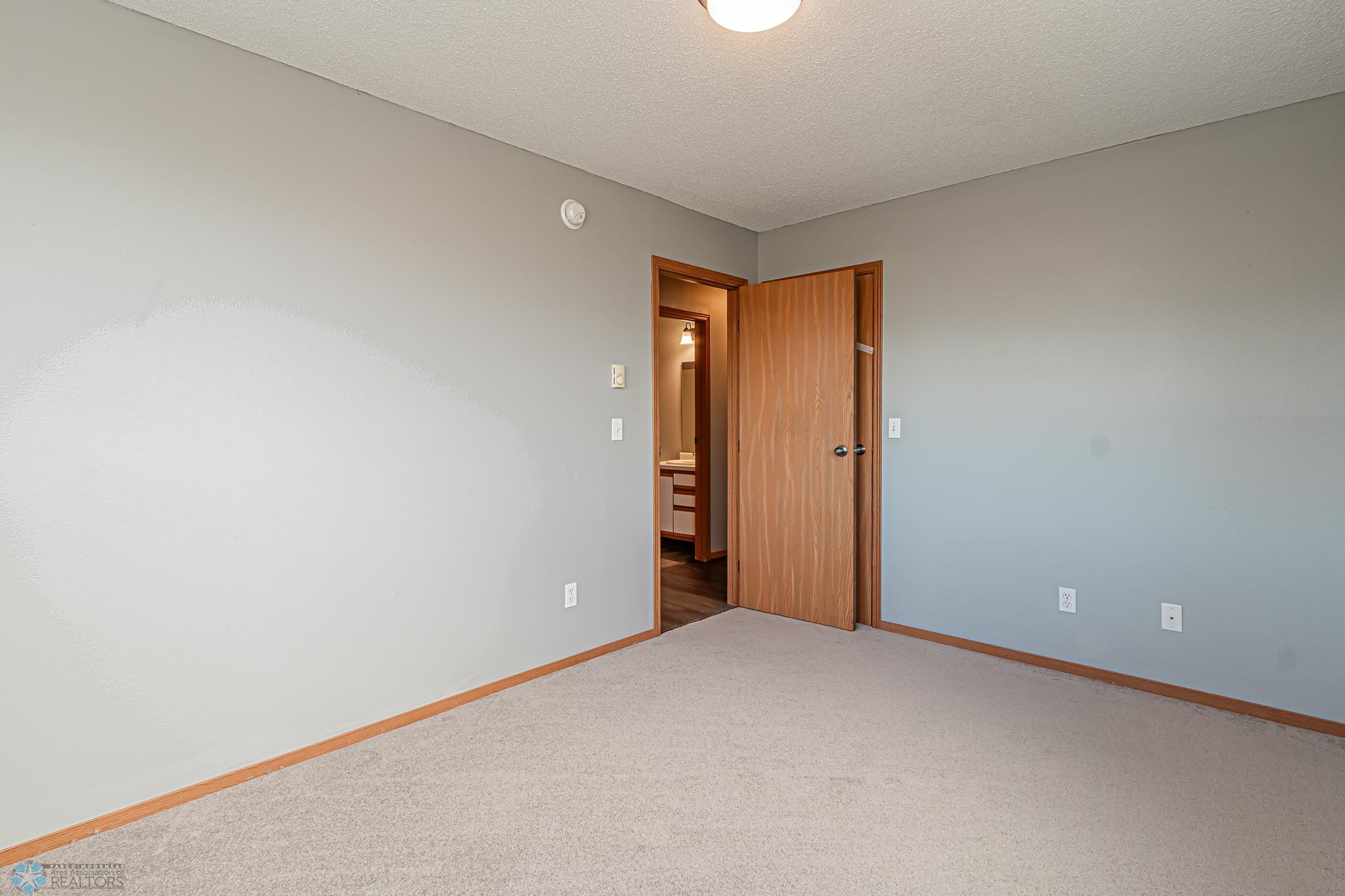 2032 57th Ave S, Fargo, ND-07.jpg