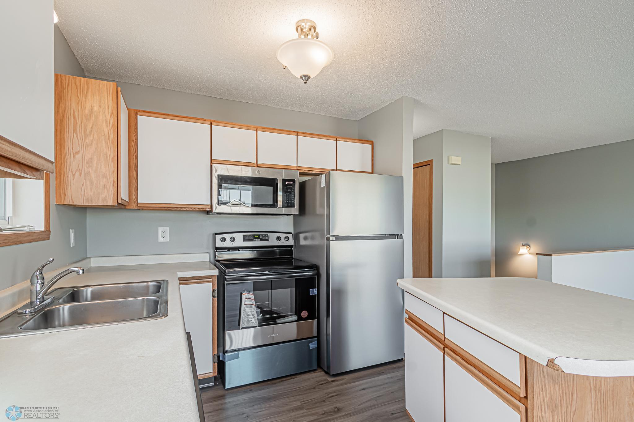 2032 57th Ave S, Fargo, ND-18.jpg