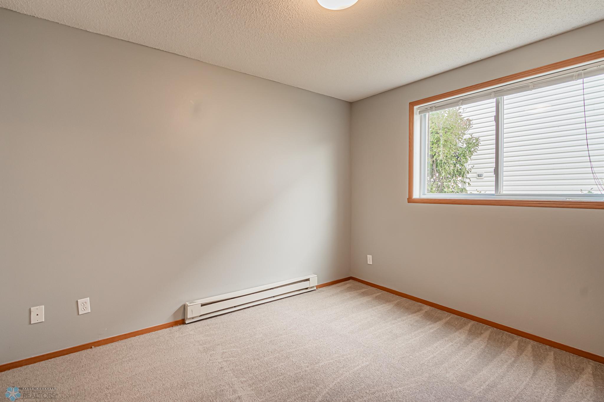 2032 57th Ave S, Fargo, ND-06.jpg