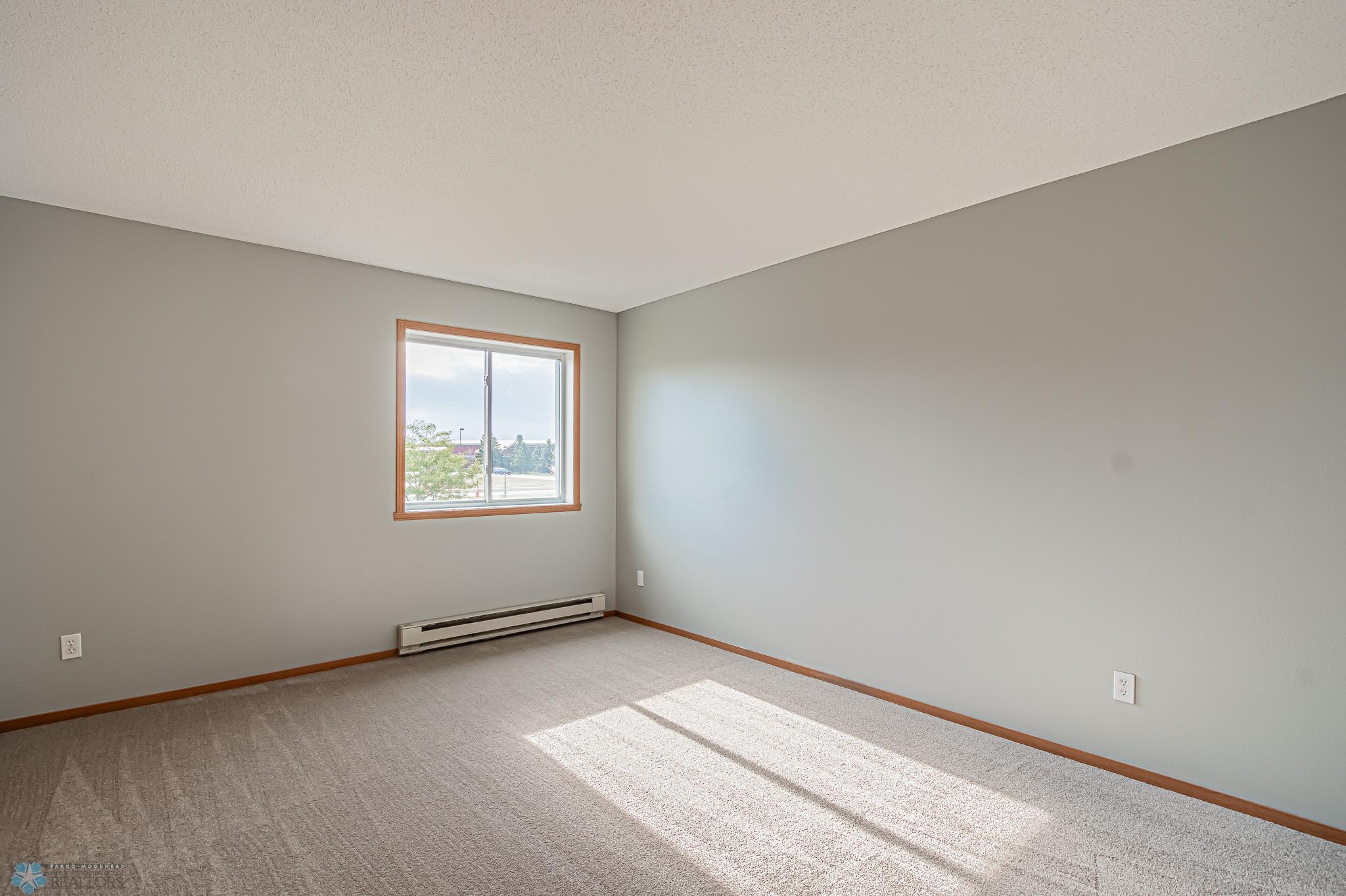 2032 57th Ave S, Fargo, ND-17.jpg