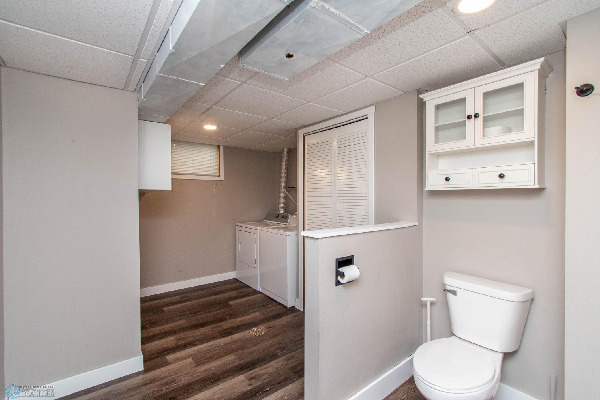 Bathroom 2/Laundry Room