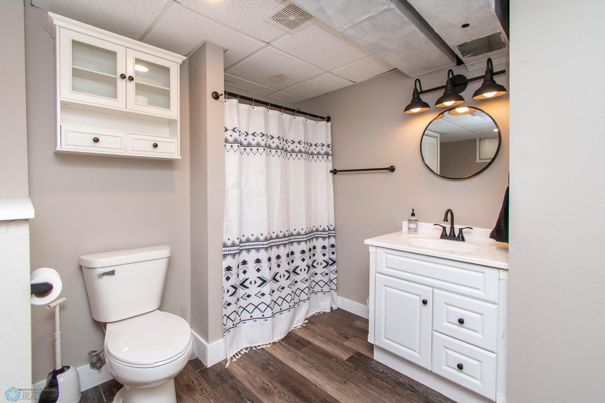 Bathroom 2/Laundry Room