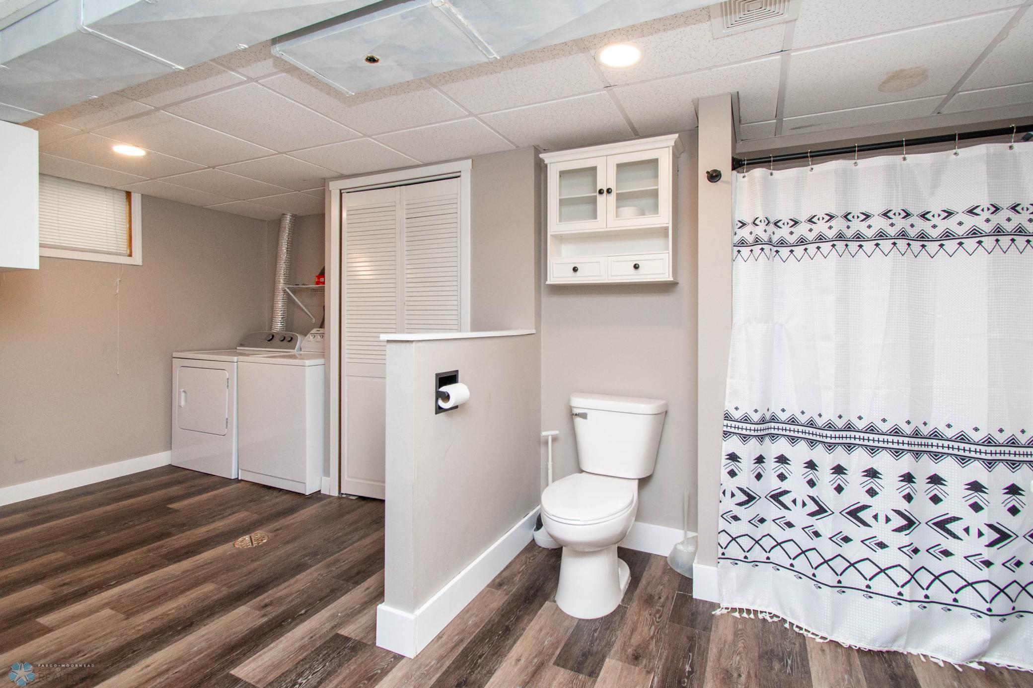 Bathroom 2/Laundry Room