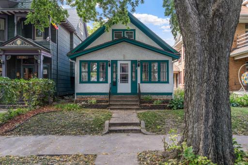 Classic 1 1/2 story in historic Northeast Adams Street