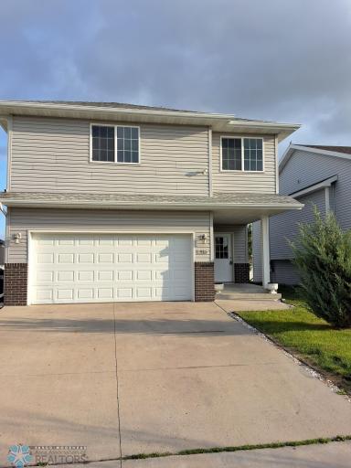 915 30th Avenue W, West Fargo, ND 58078