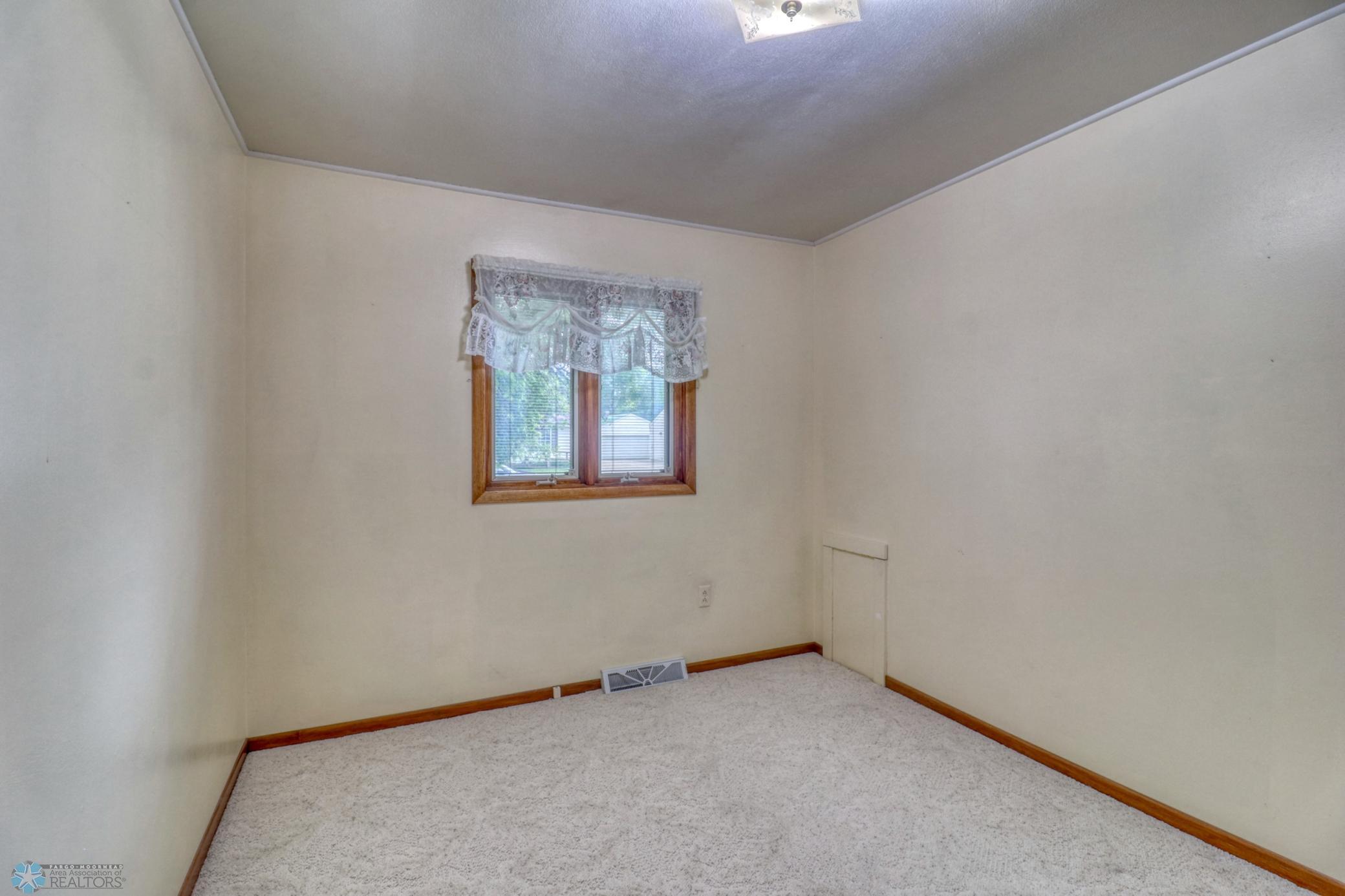 Bedroom2_3.jpg
