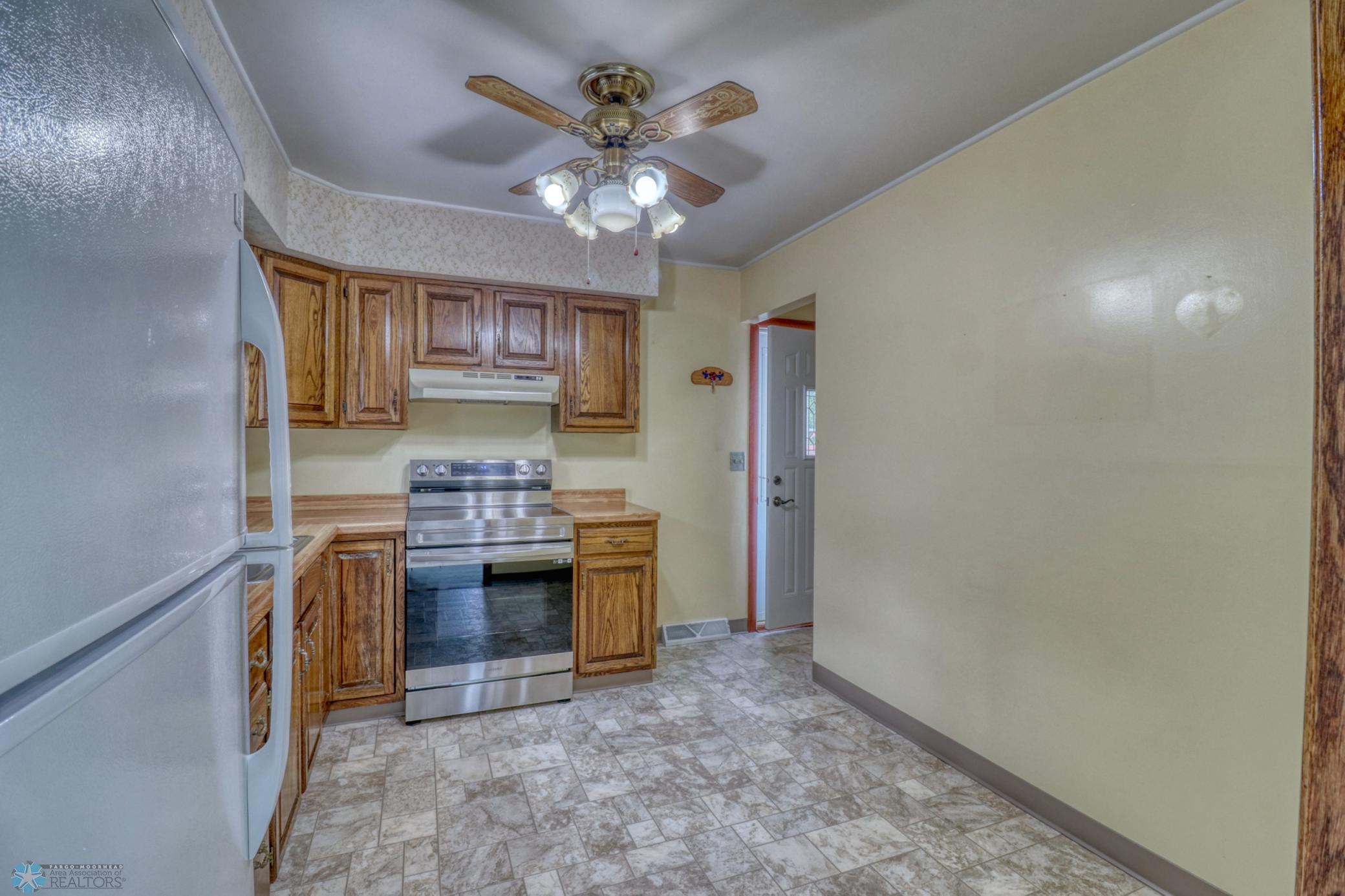 Kitchen1_2.jpg