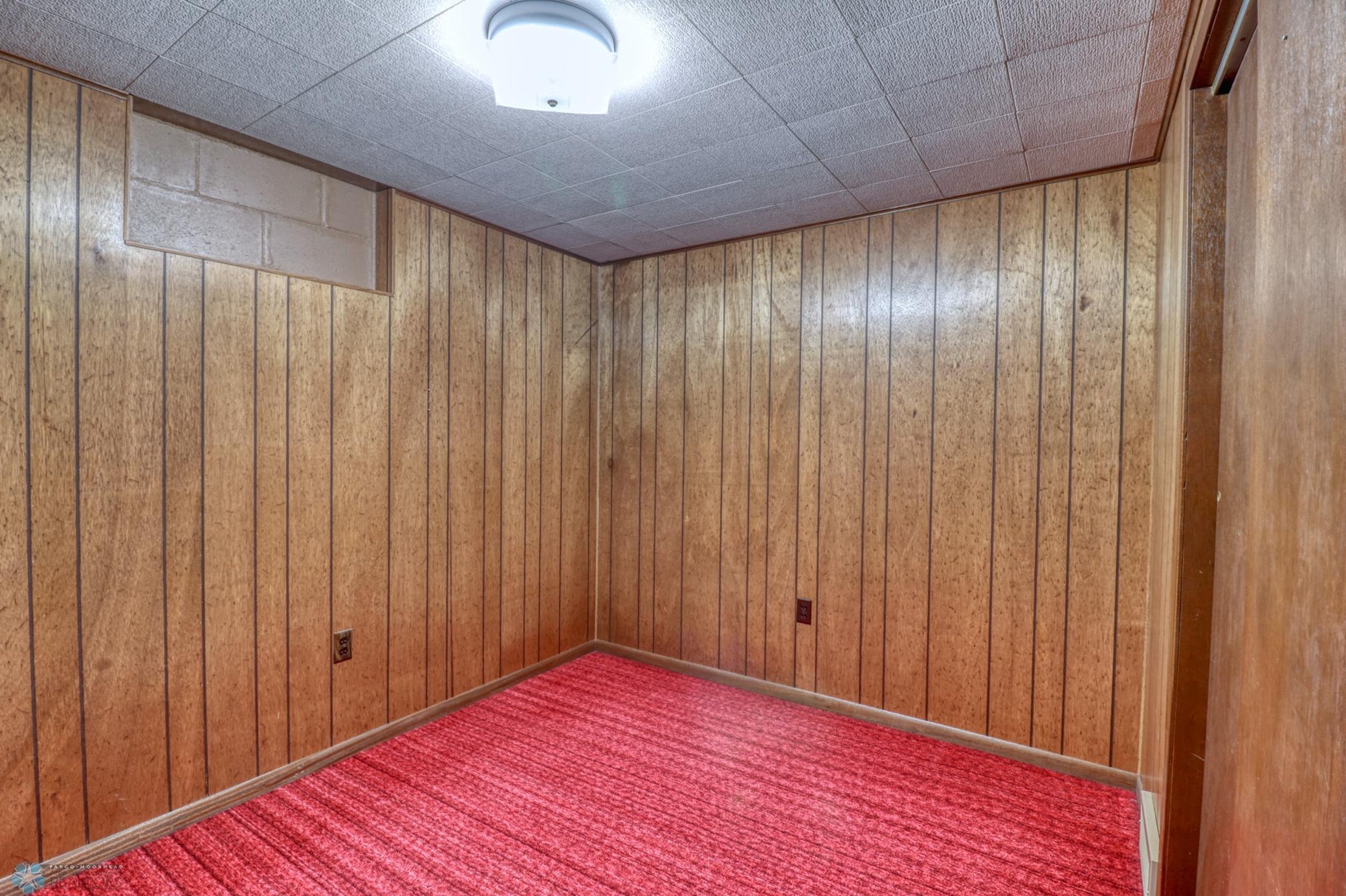 Basement Room1_1.jpg