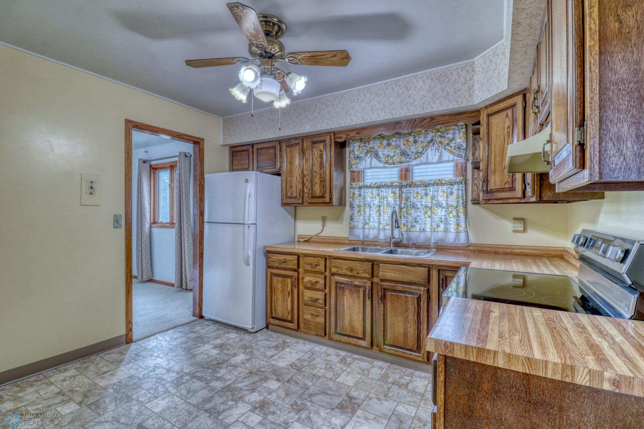 Kitchen1_3.jpg