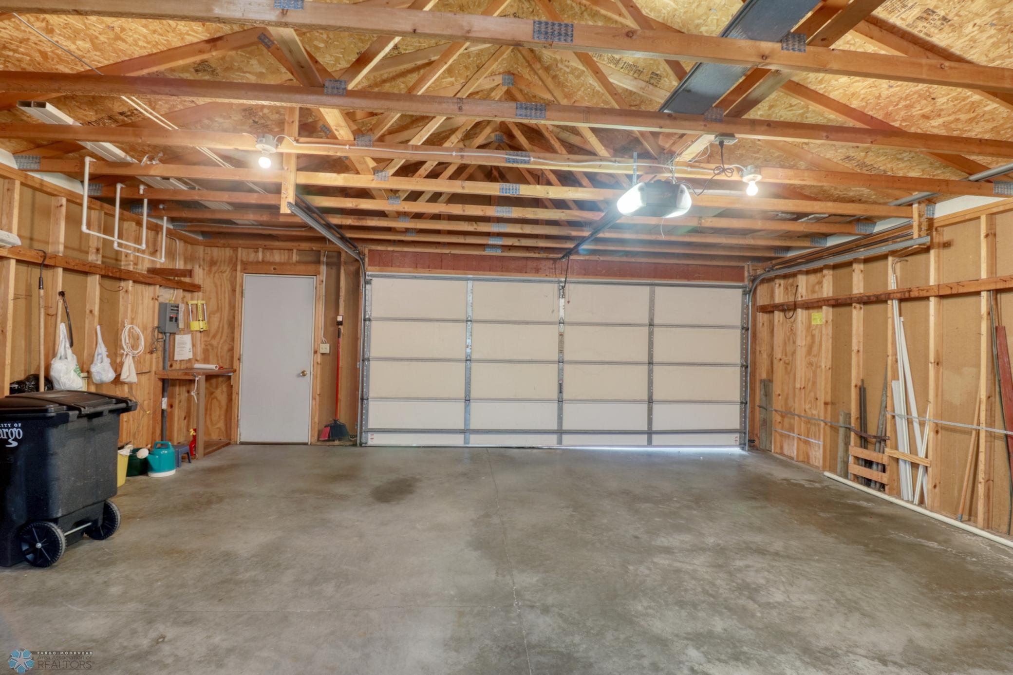 Garage1_1.jpg