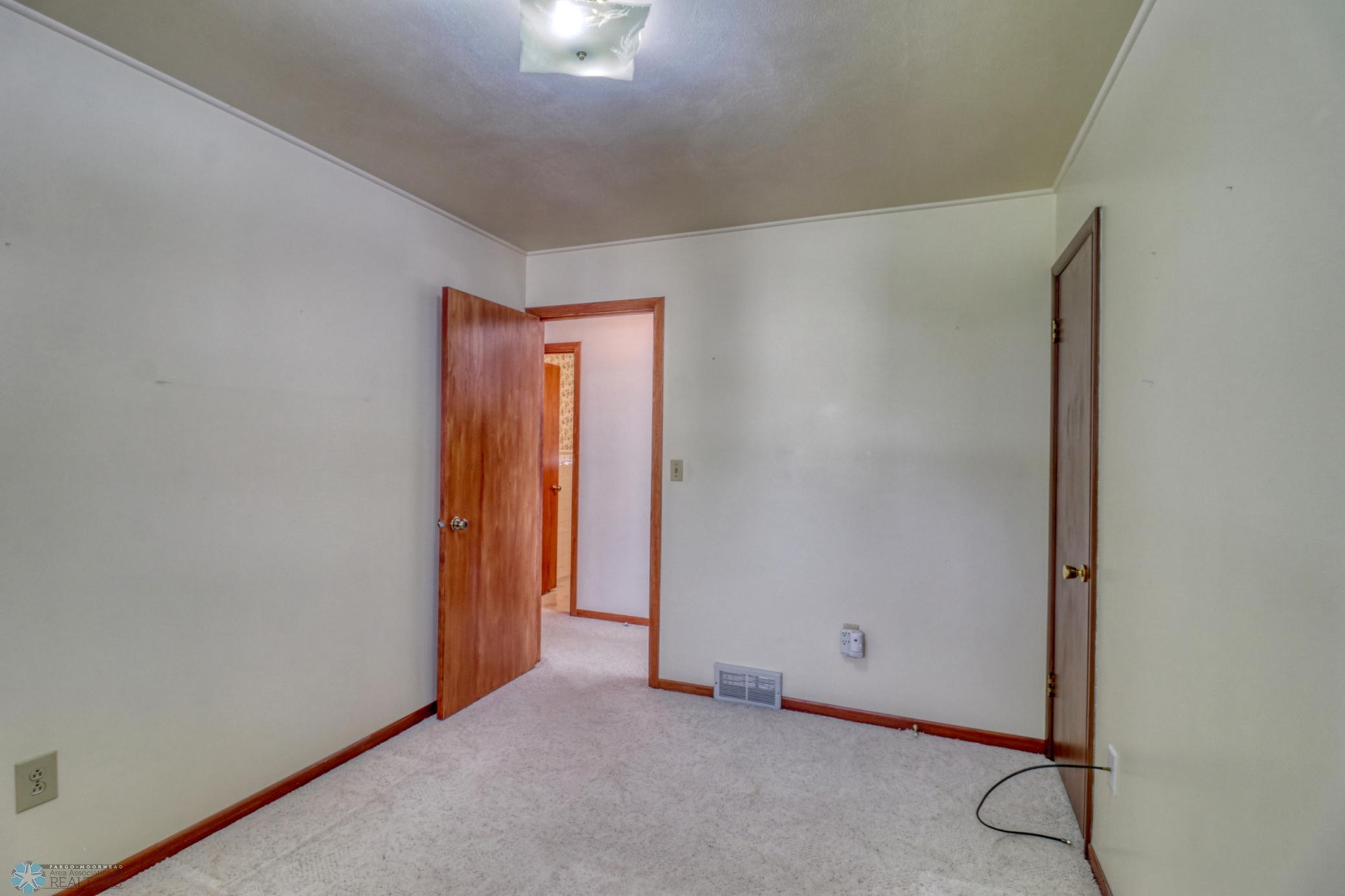 Bedroom1_2.jpg