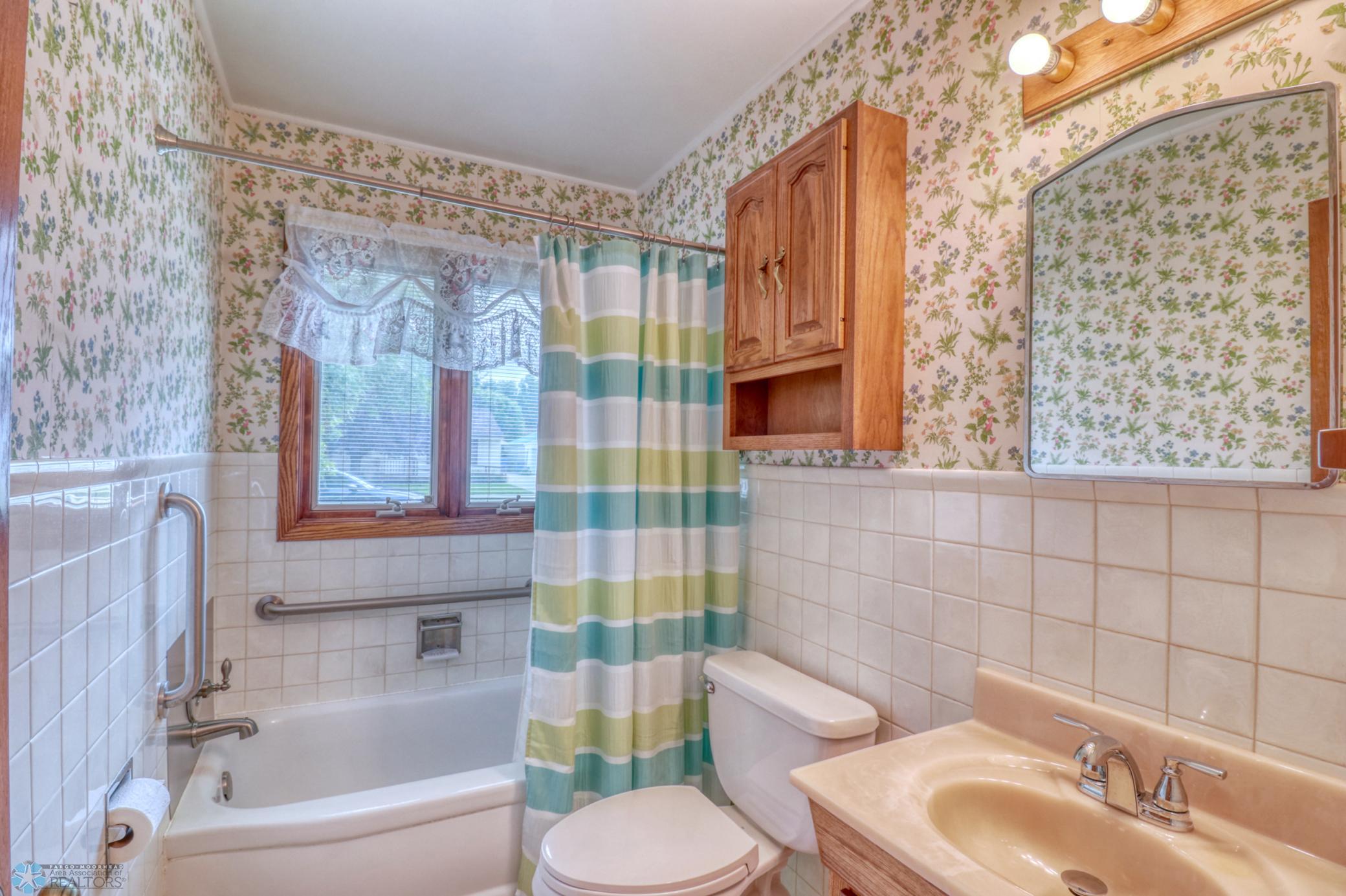 Bathroom1_1.jpg