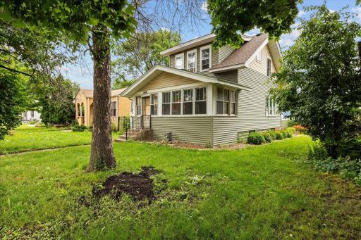 1350 Snelling Avenue N, Saint Paul, MN 55108