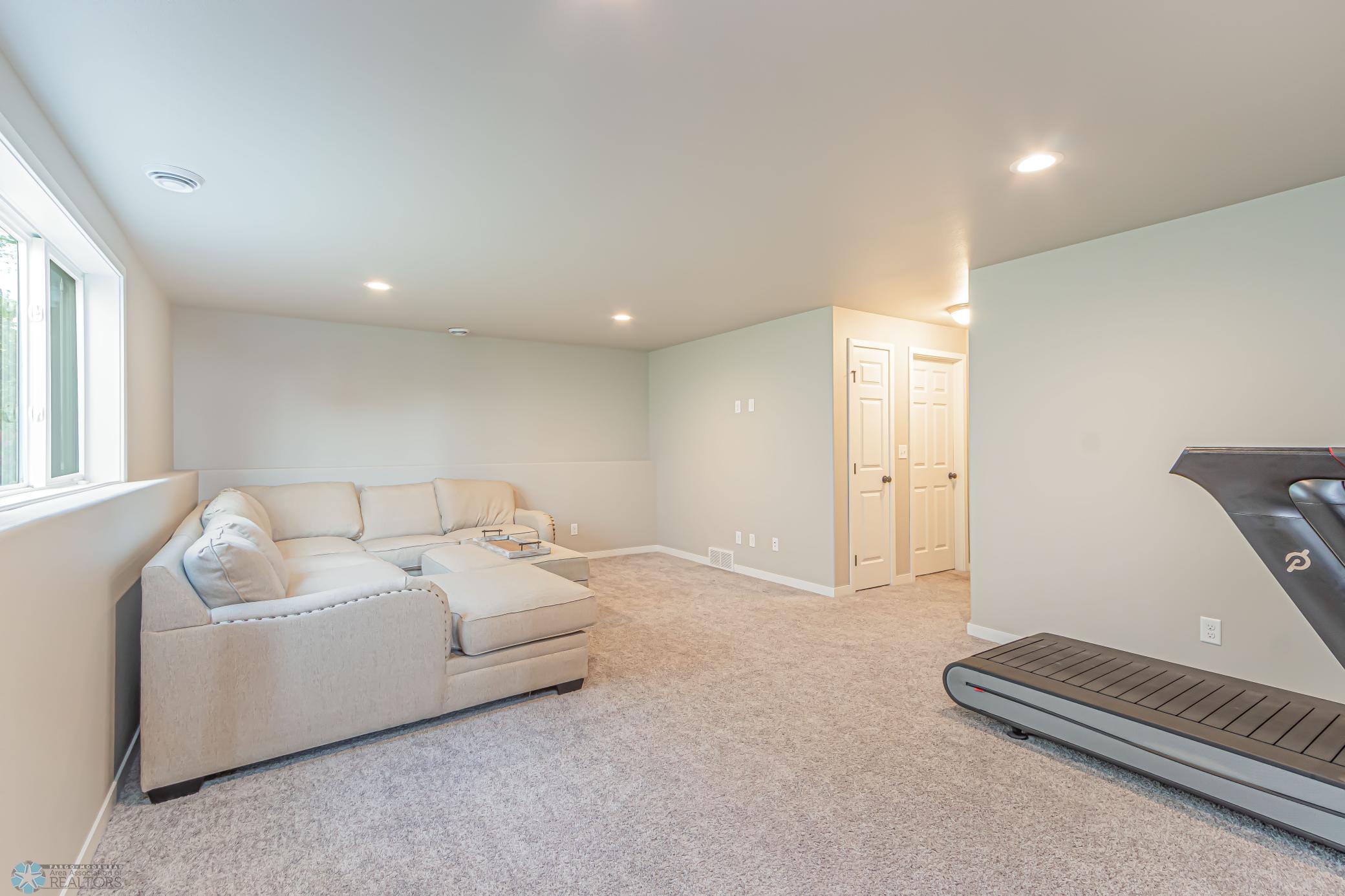 Family_Room_1.jpg