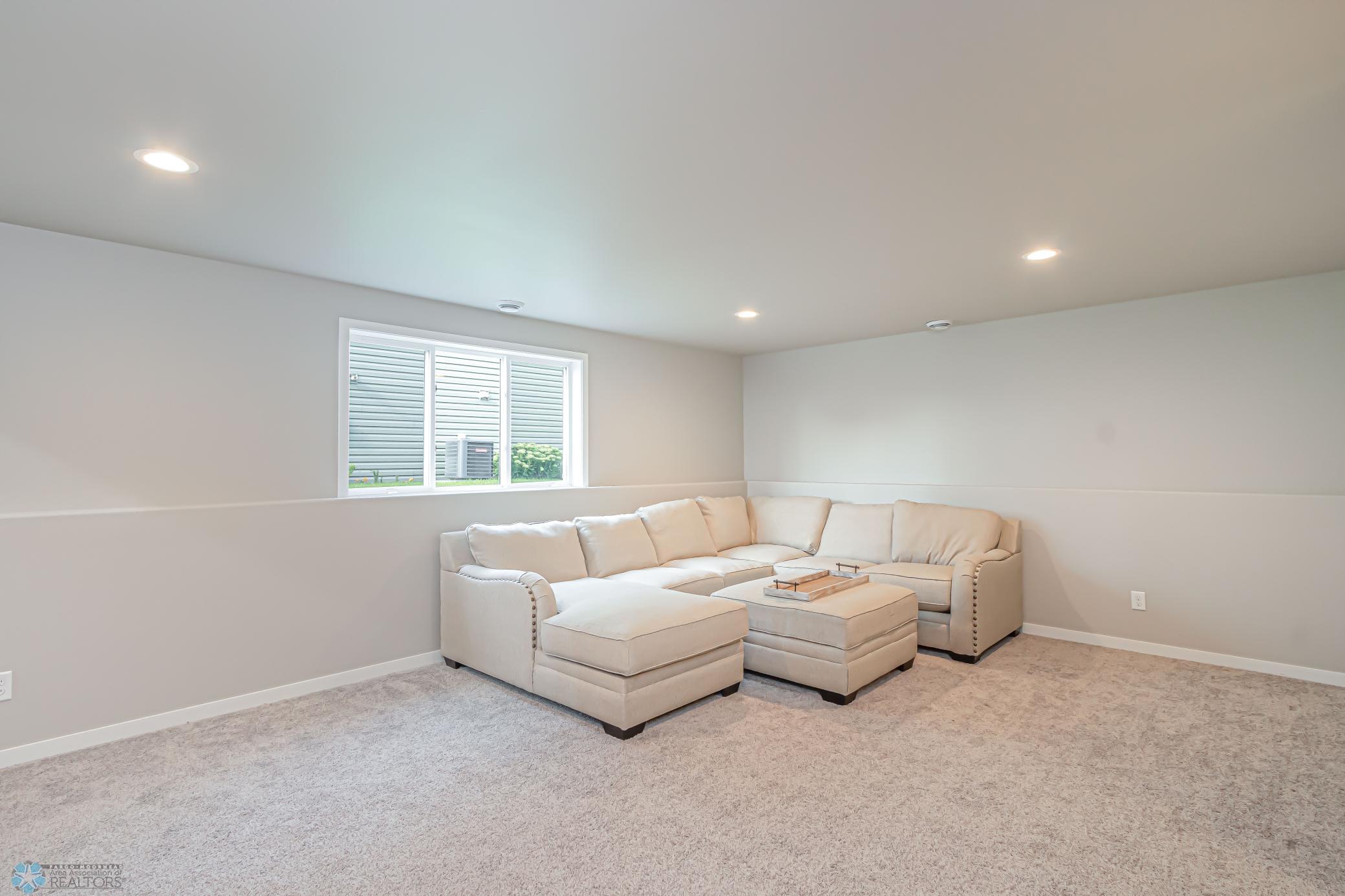 Family_Room_3.jpg