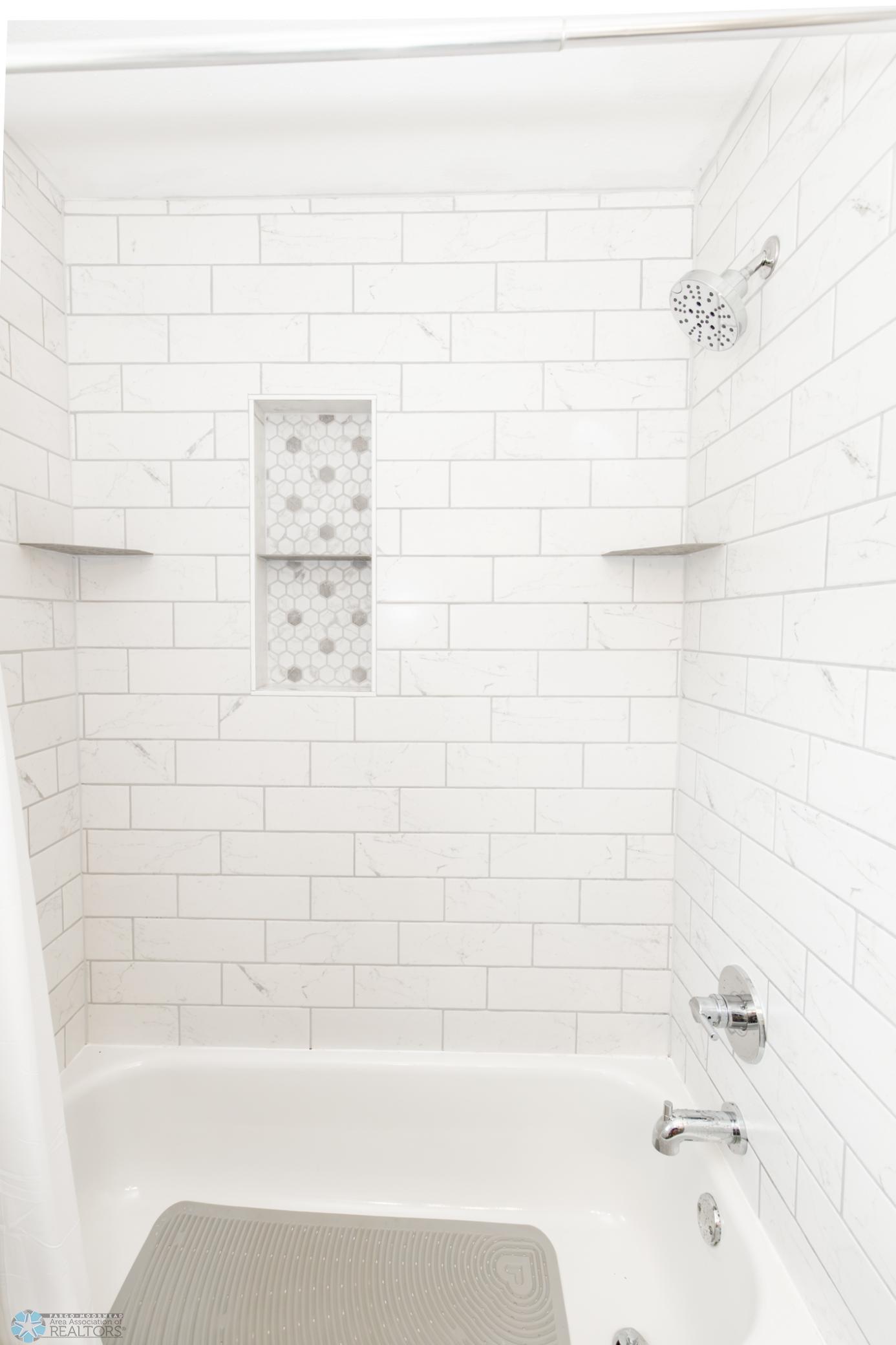 Bathroom 1 - Full
