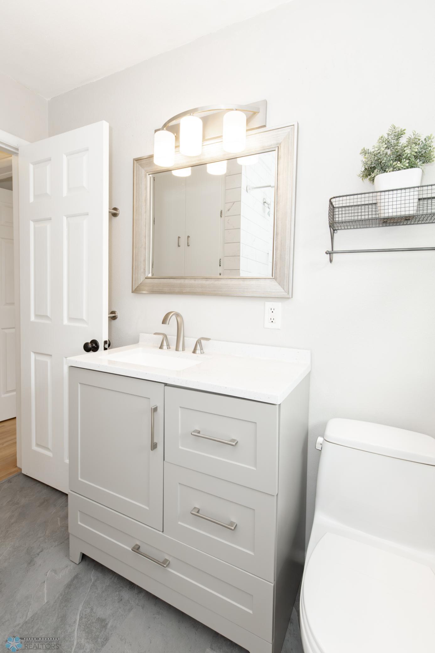 Bathroom 1 - Full