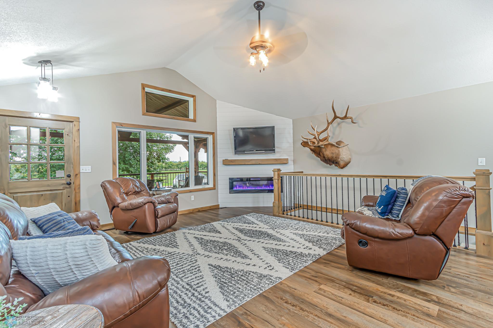 4402 4th St W, West Fargo, ND 58078-54.jpg