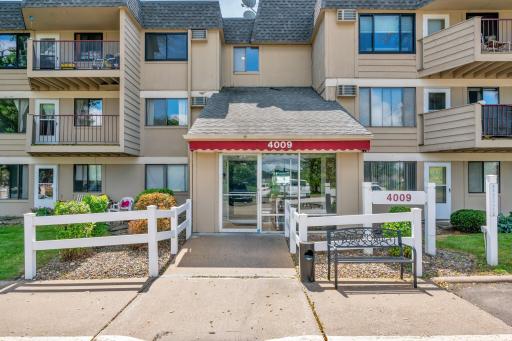 4009 Heritage Hills Drive, 209, Bloomington, MN 55437