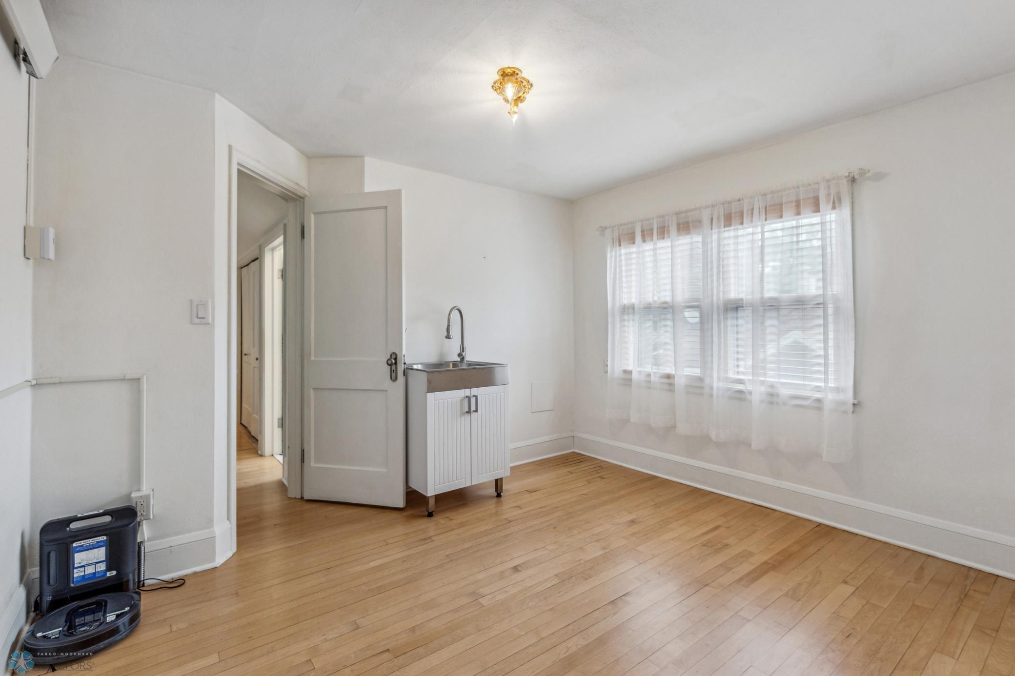 Bedroom/kitchen