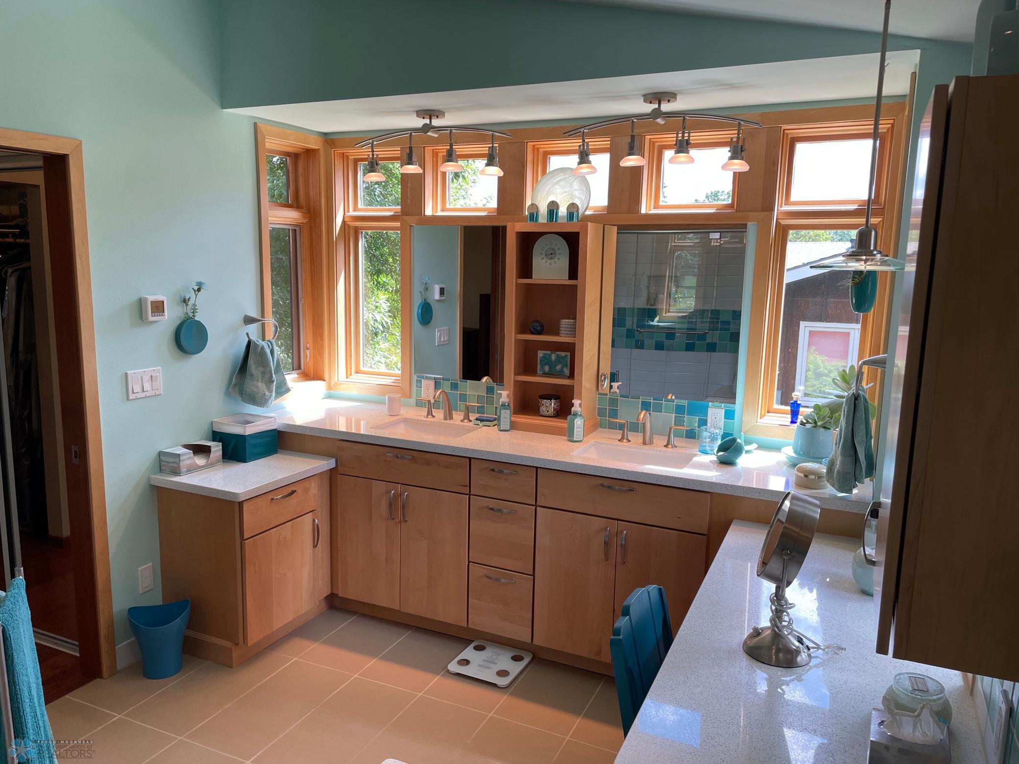 Master bath - reverse view from jetted tub.jpg