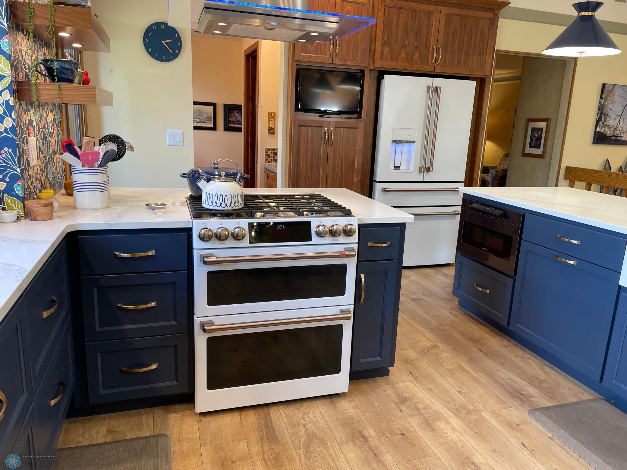 Kitchen - view to range, refrigerator, office area and upper level family room:den entryways.jpg
