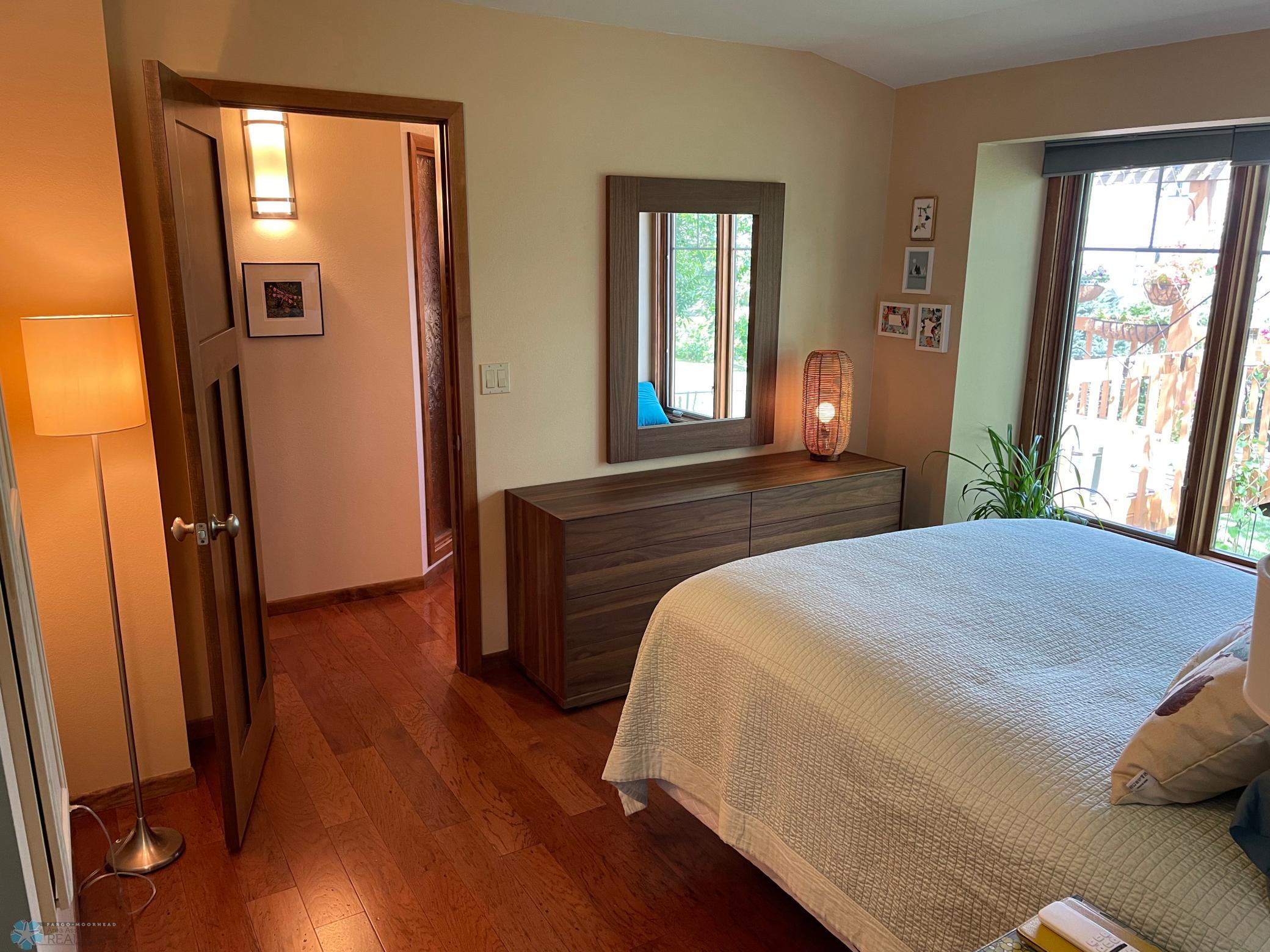 Vaulted master bedroom - reverse view.jpg