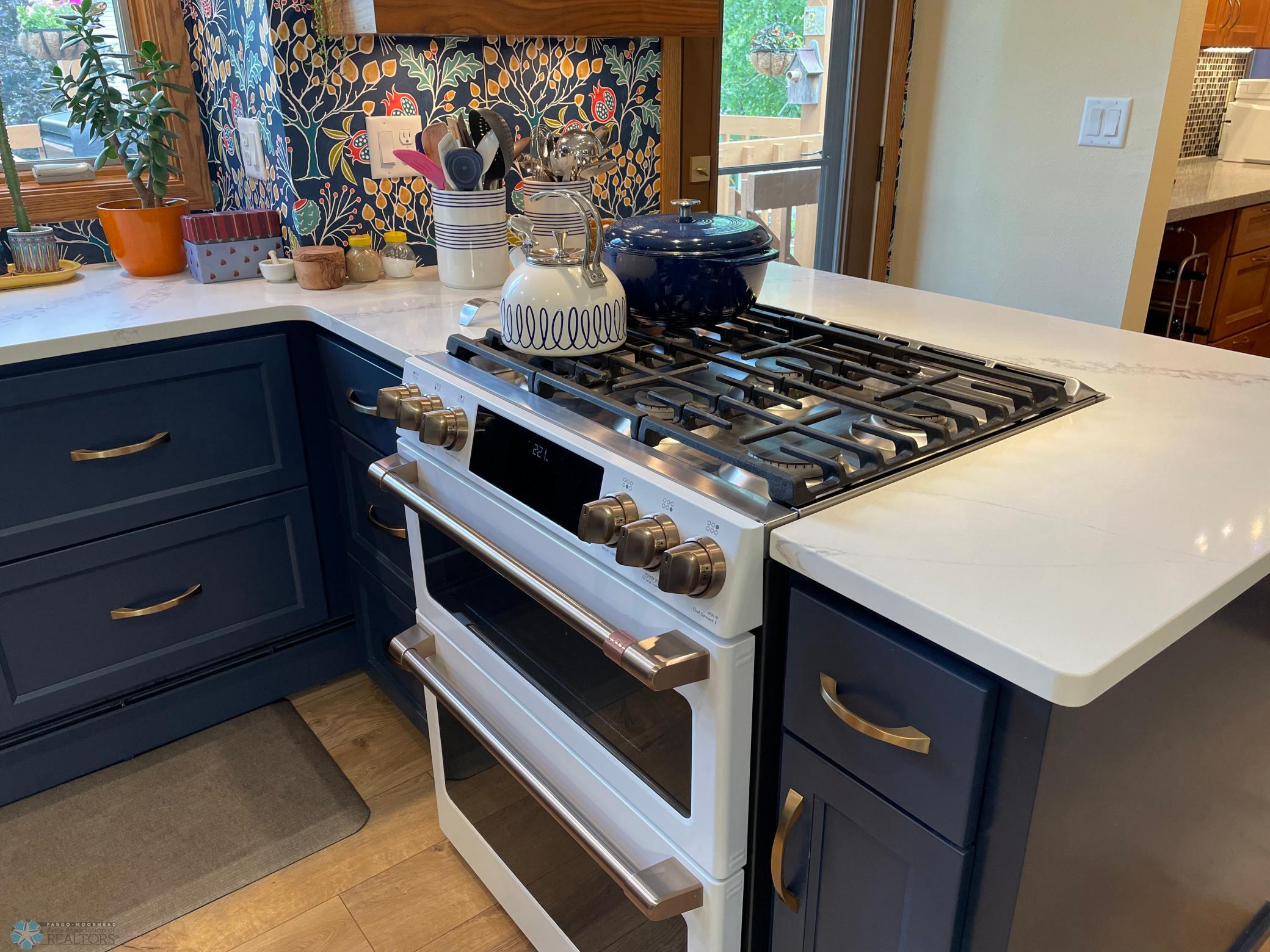 Kitchen - Natural gas range with double oven and venting to outside.jpg
