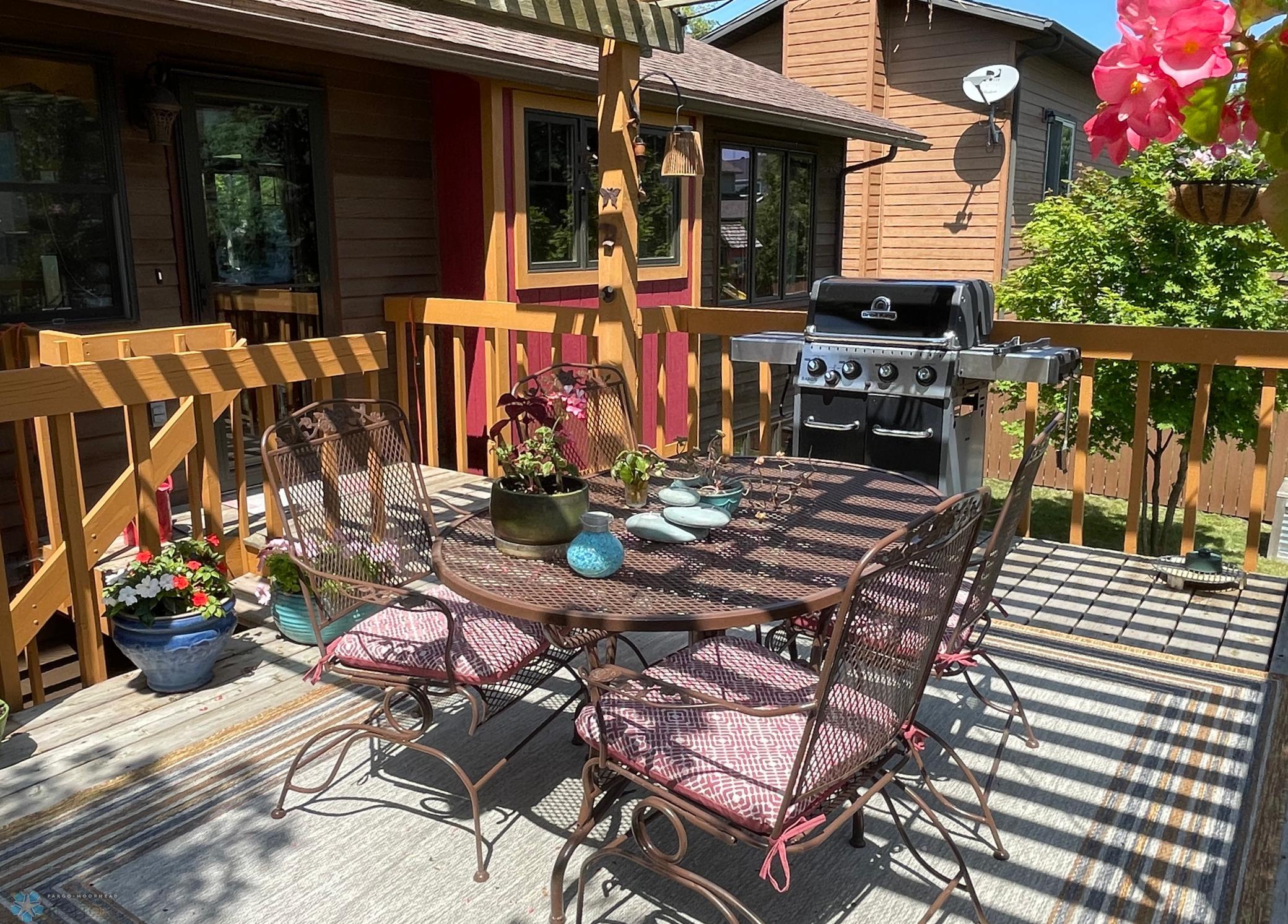 16' x 12.5' deck with trellis - view toward patio doors.jpg