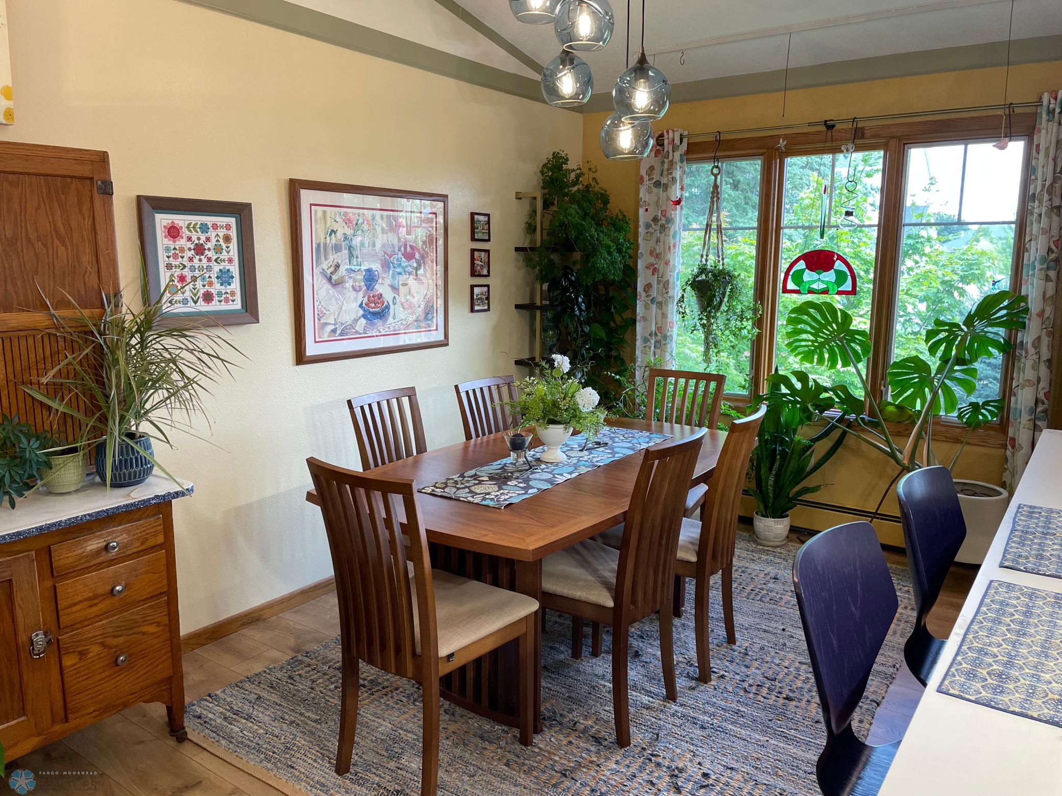 Vaulted dining area - view from corner of the large breakfast bar.jpg