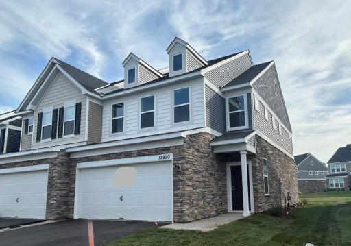 17920 Giants Way, Lakeville, MN 55044