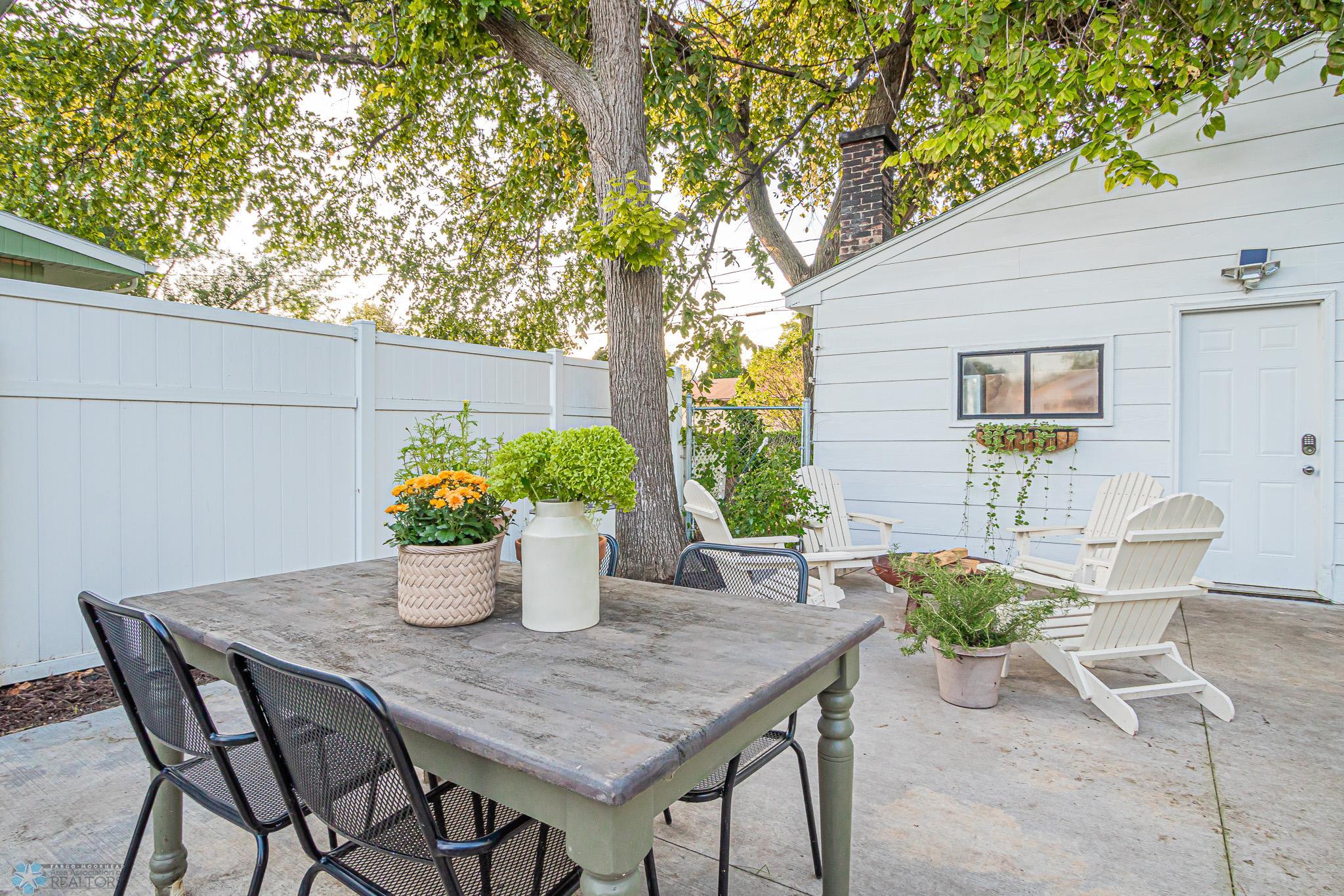 Backyard_5.jpg