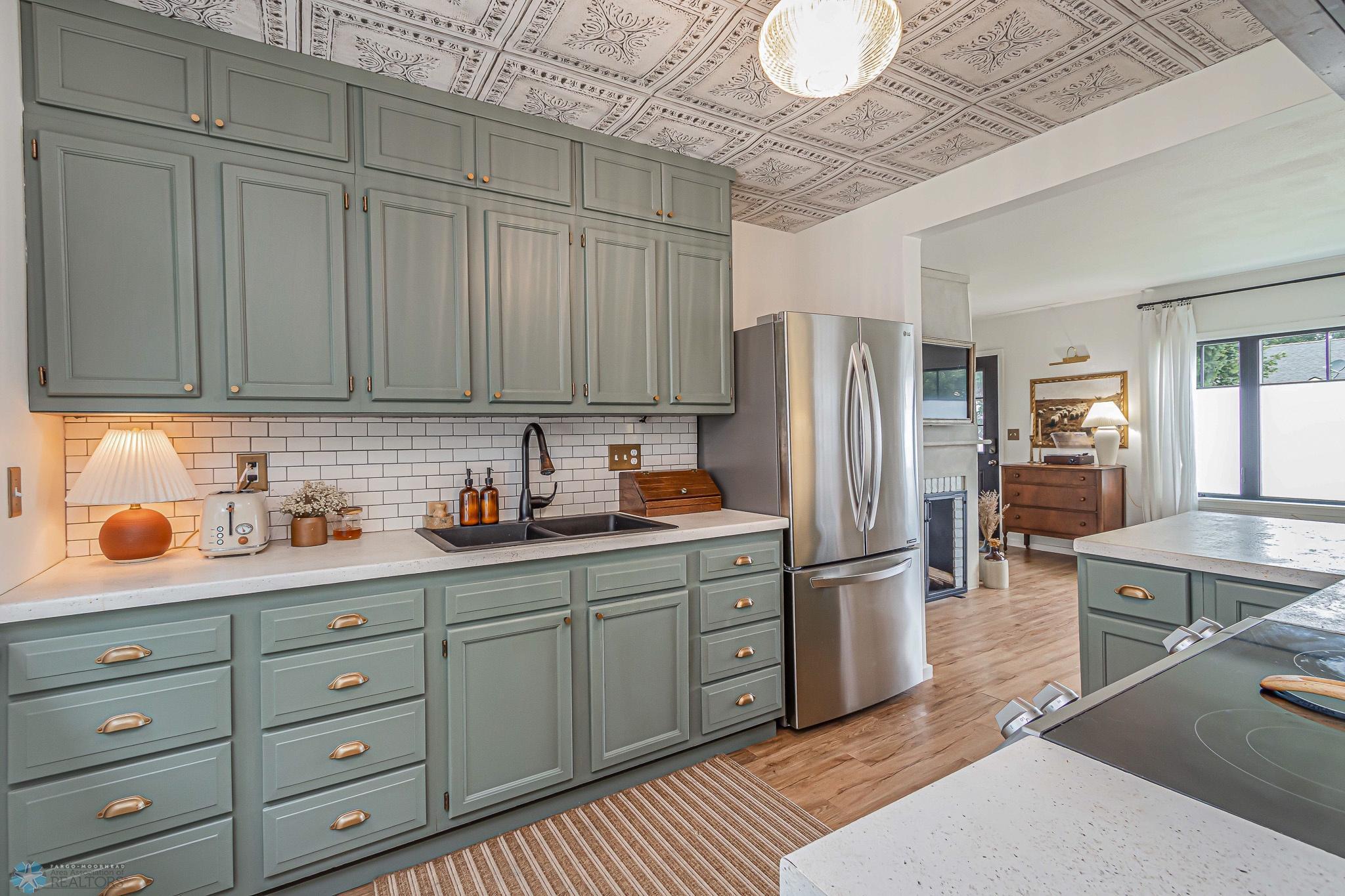 Kitchen_5.jpg